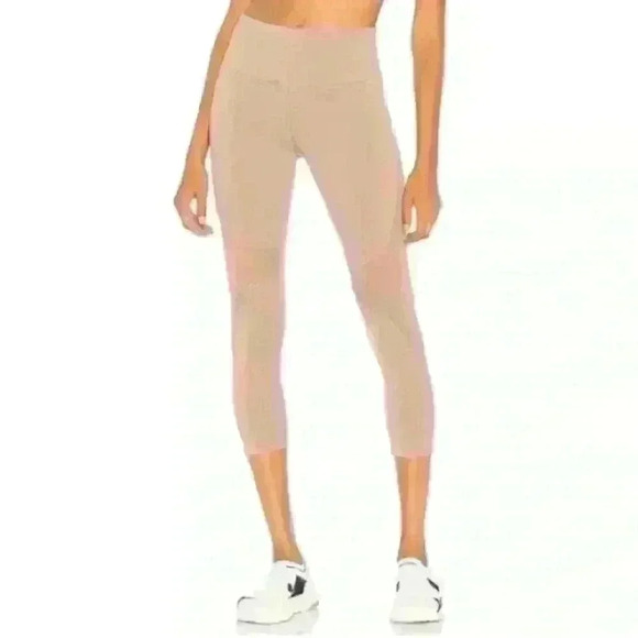 ALO Yoga Pants - Alo coast capri leggings